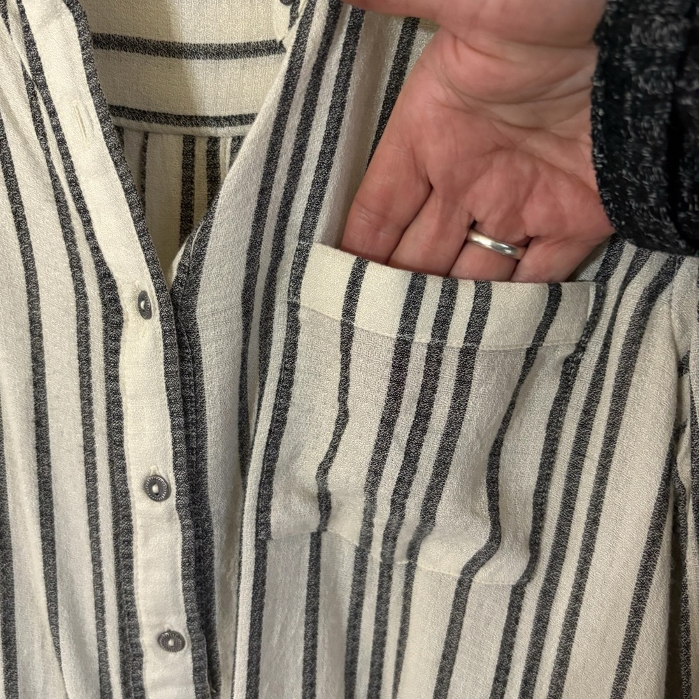 Lucky Brand-Medium 100% viscose off white/gray striped blouse. Roll tab sleeve - Picture 12 of 16